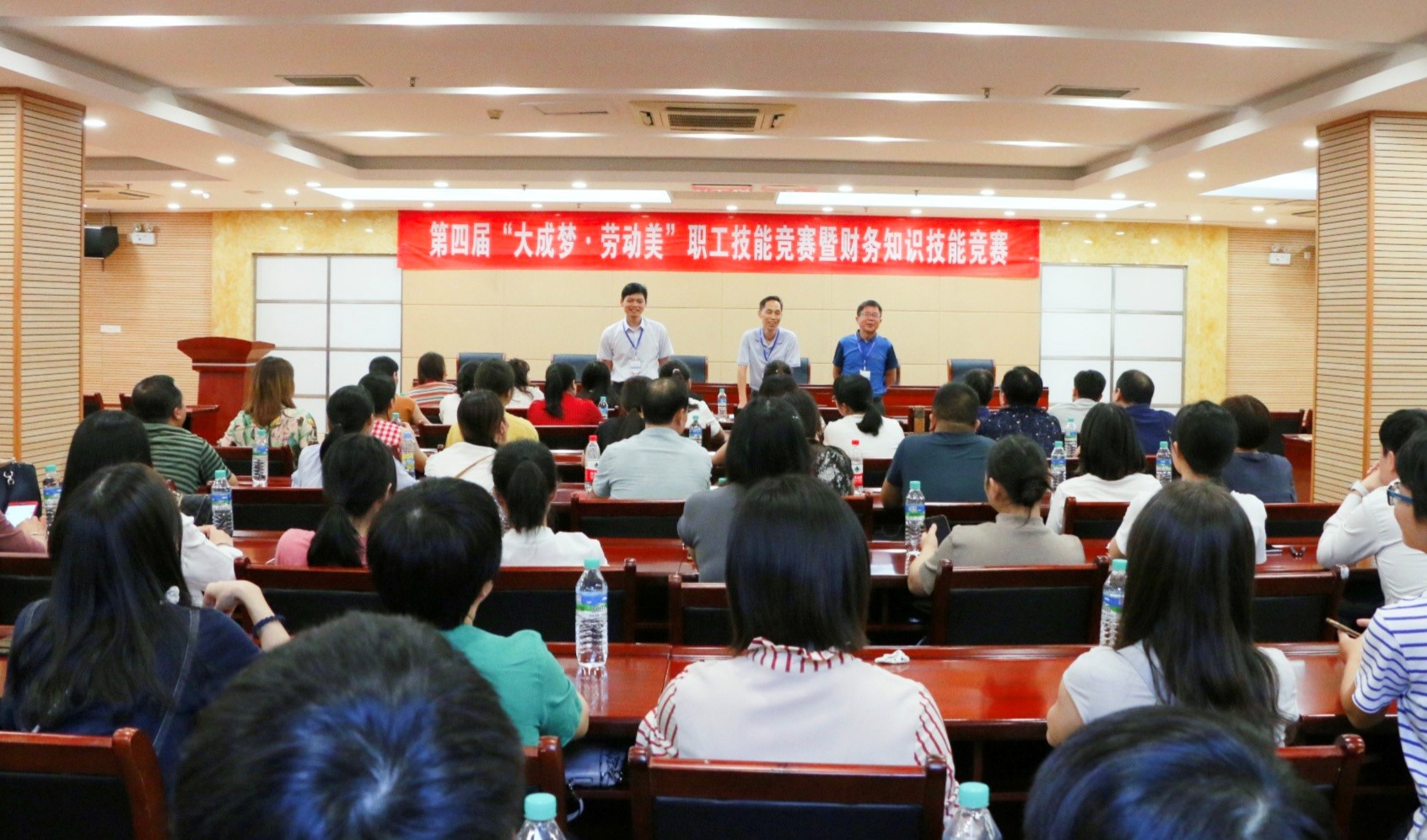 劳动1.jpg 劳动1.jpg